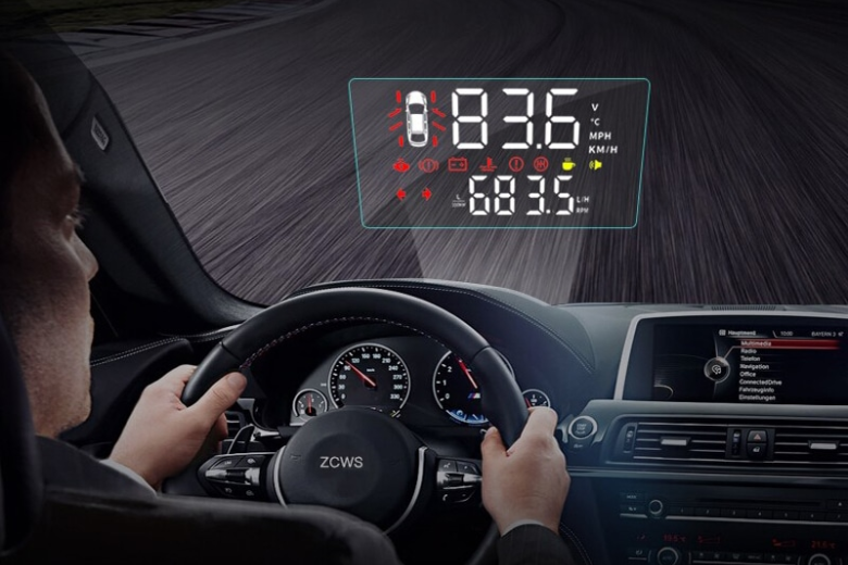 Loại màn hình HUD này liên kết trực tiếp với xe qua cổng OBD2