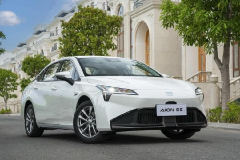 so sánh xe ô tô điện BYD và AION