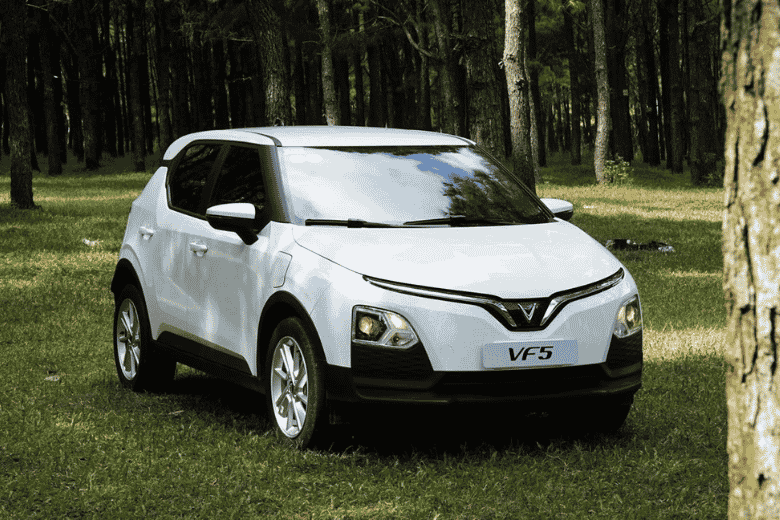 So sánh xe điện BYD Dolphin và VinFast VF 5